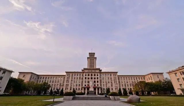 明博体育APP国内十大名校是哪些大学？华东五校实至名归武大、南开等有争议(图4)