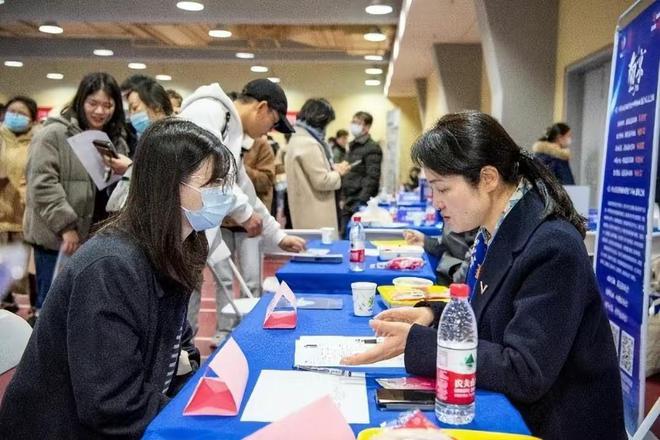 明博体育网址今年严重过热的8个专业盲目报考的学生毕业即失业(图5)